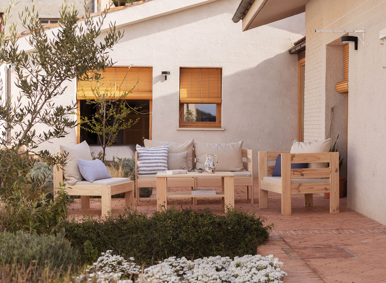 OREKA conjunto con mesa para exterior