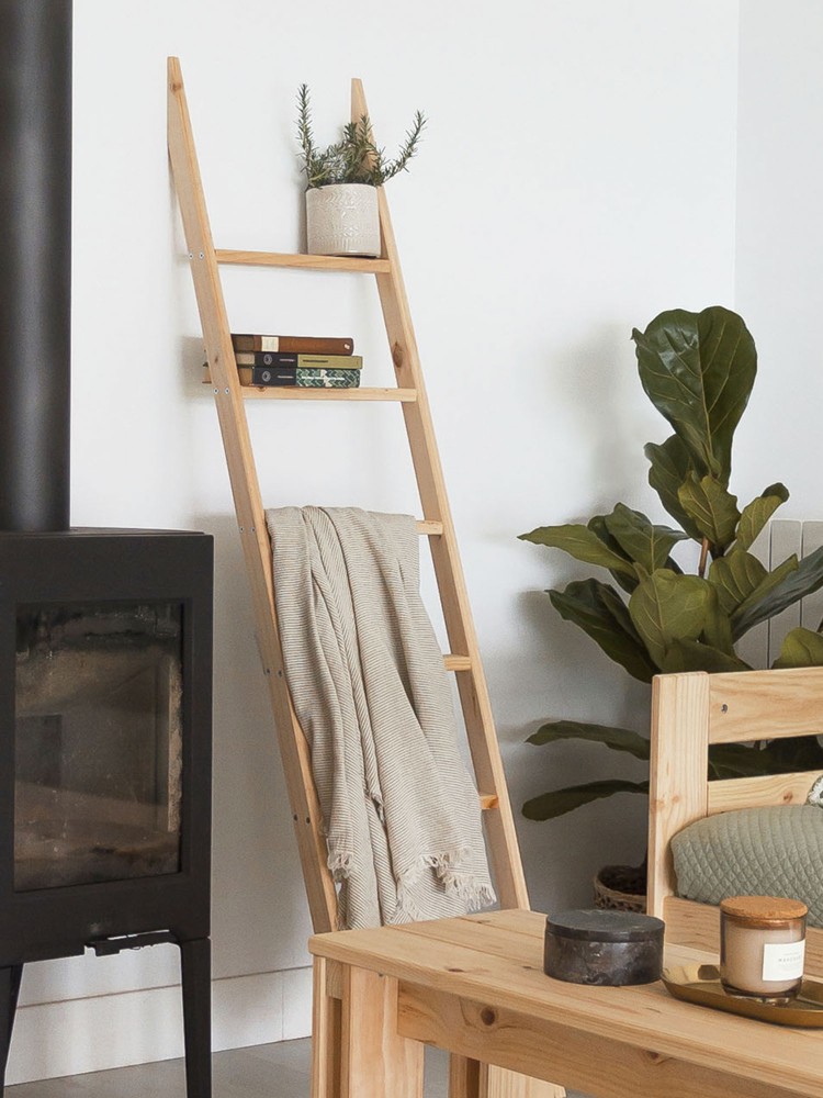 Escalera decorativa de madera GOI | LUFE 2