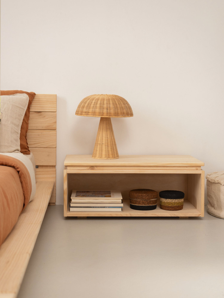 Mesita de noche con hueco de madera natural | LUFE 2