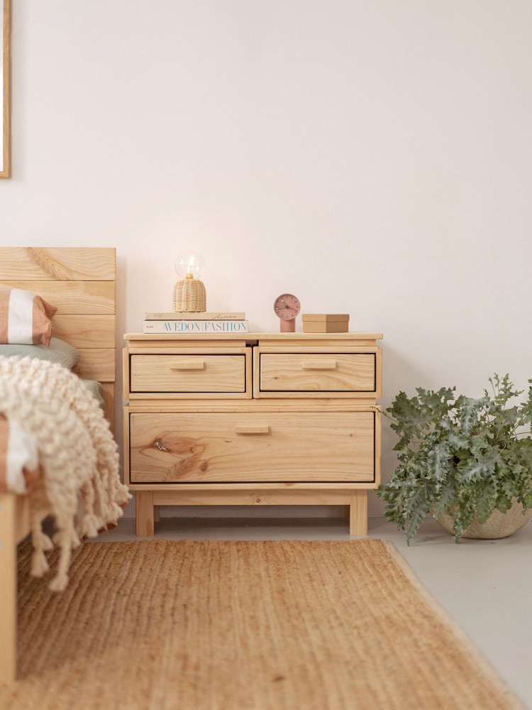 Mesita de noche de madera con 3 cajones 78x62 LIBE | LUFE 2