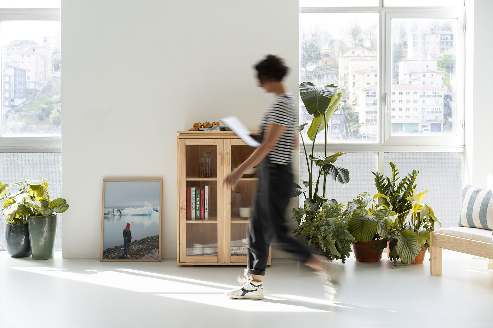 Imagen de ambiente 1 para:Vitrina modular de madera natural