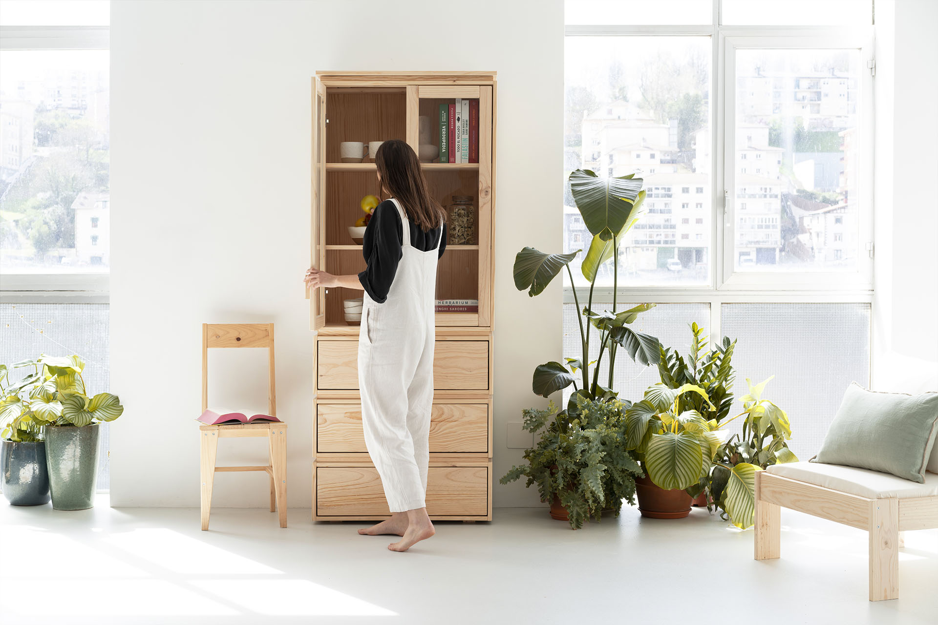 Imagen de ambiente 1 para:Vitrina modular de madera de pino