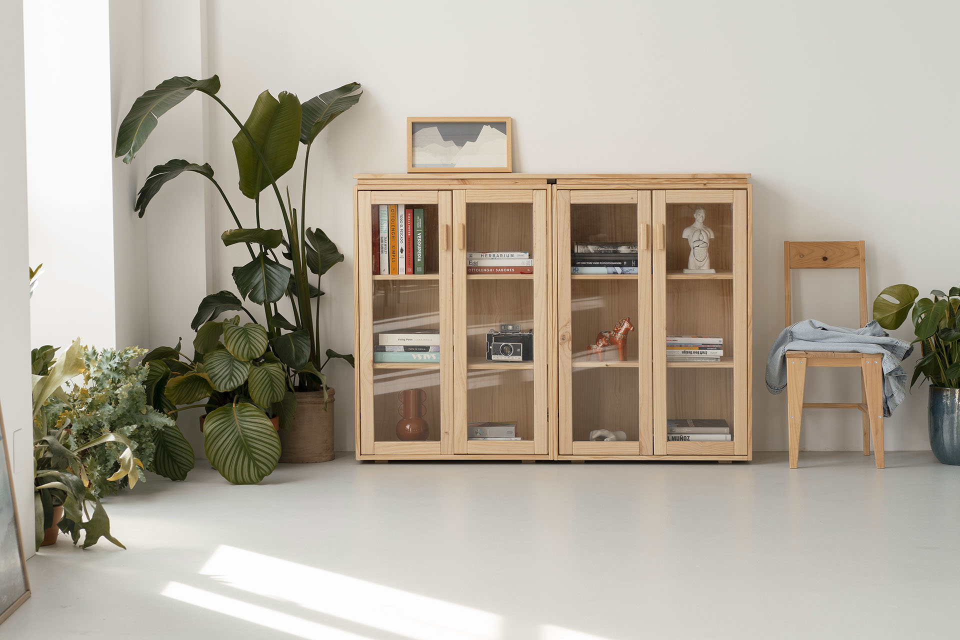 Imagen de ambiente 1 para:Vitrina modular de madera de pino