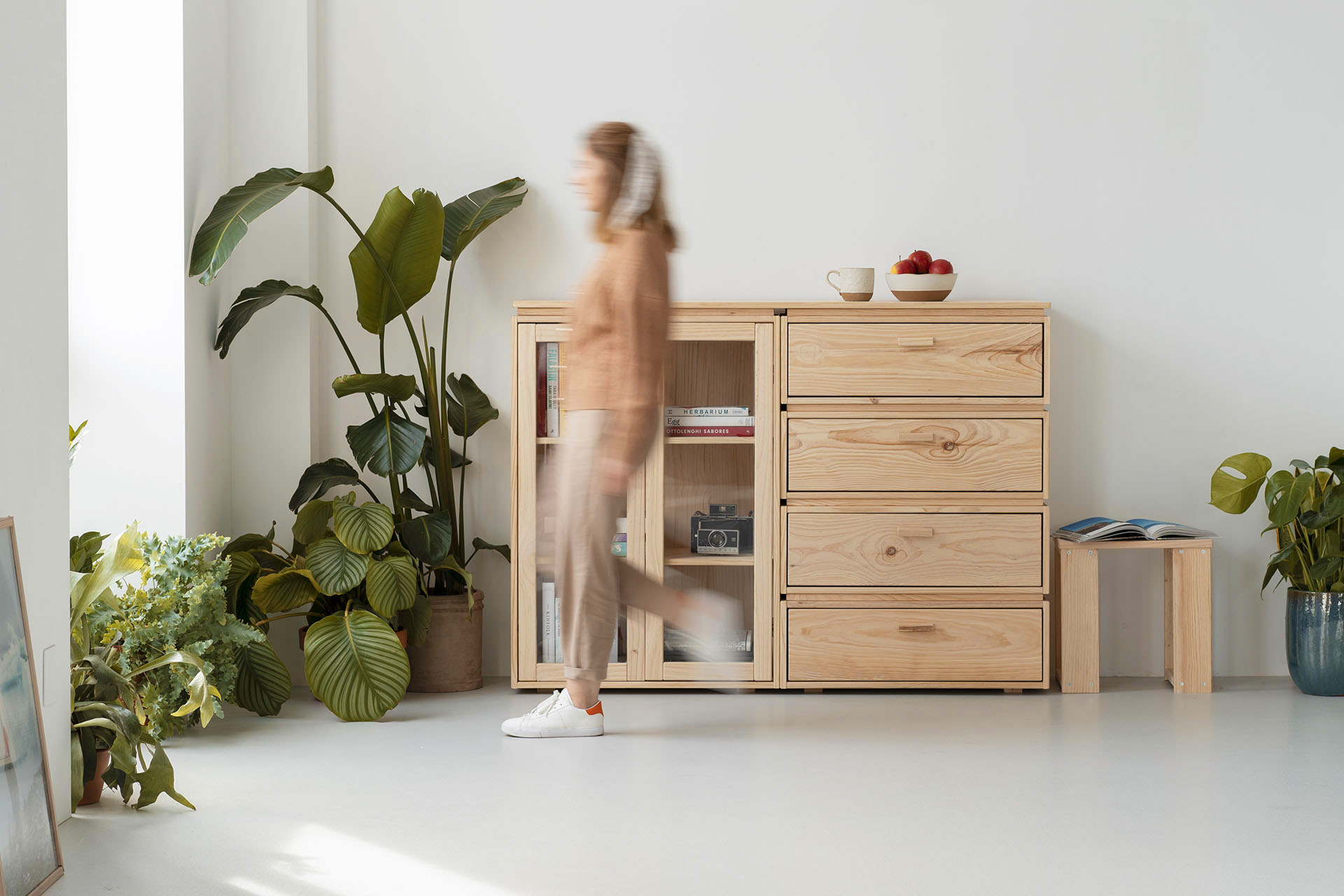 Imagen de ambiente 1 para:Vitrina modular de madera de pino
