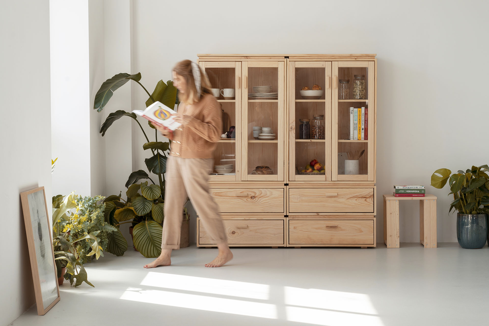 Imagen de ambiente 1 para:Vitrina modular de madera de pino