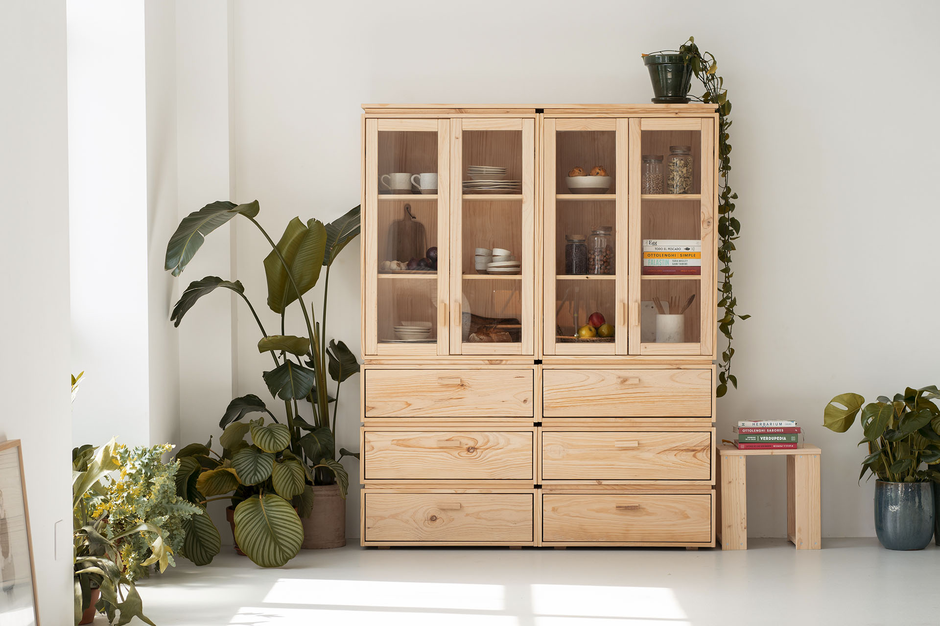 Imagen de ambiente 1 para:Vitrina modular de madera de pino