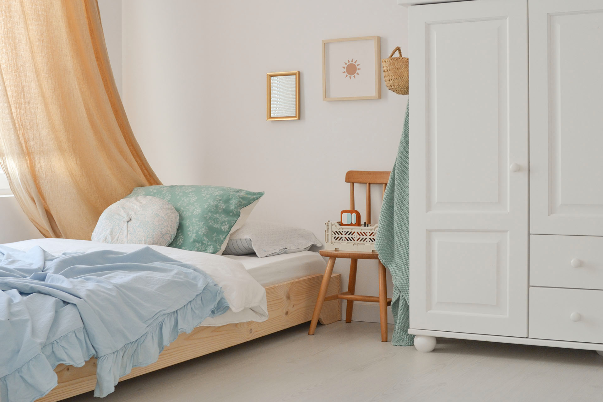 Imagen de ambiente 1 para:Cama a ras de suelo de pino