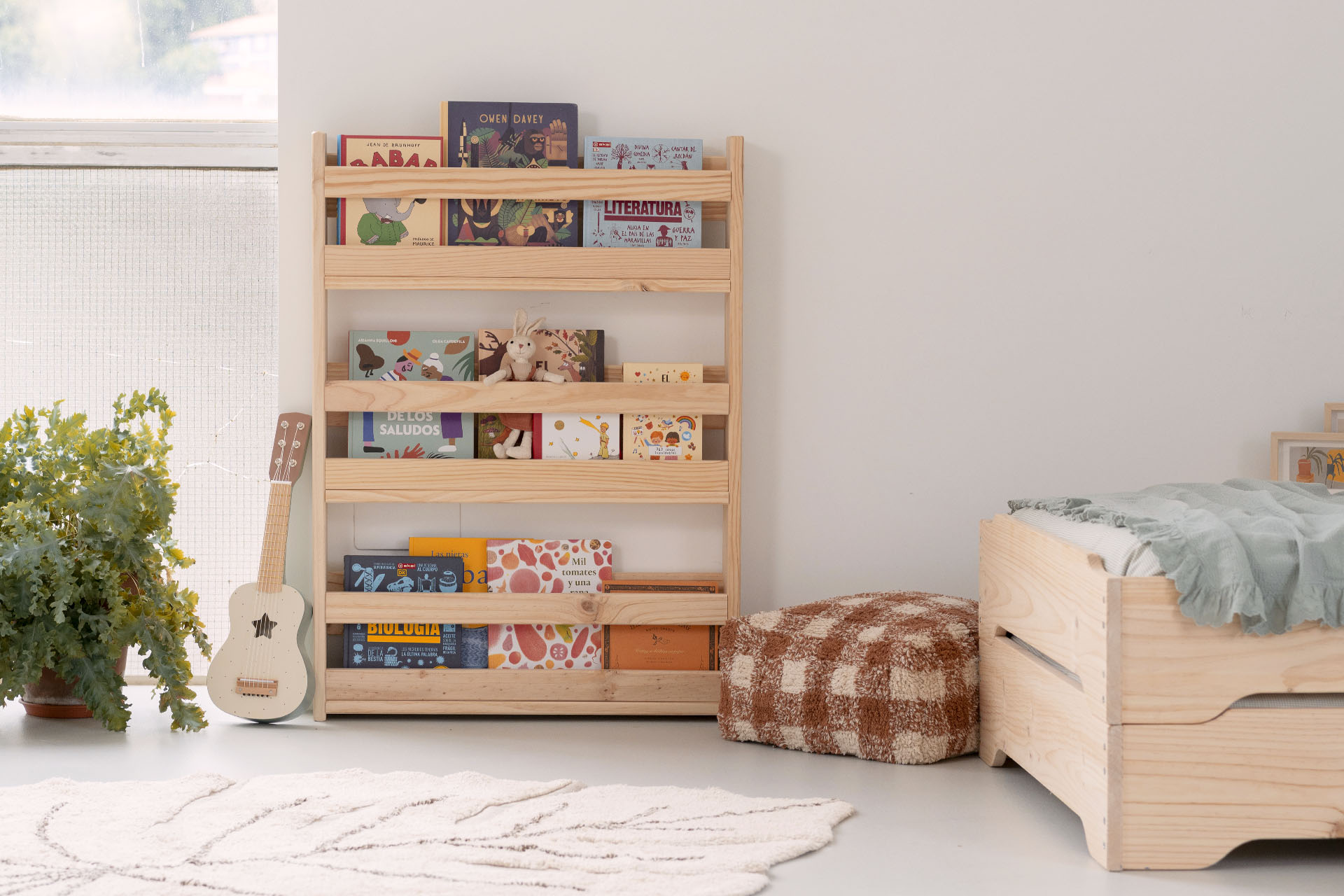 Imagen de ambiente 1 para:Estanter&iacute;a Montessori de madera de pino