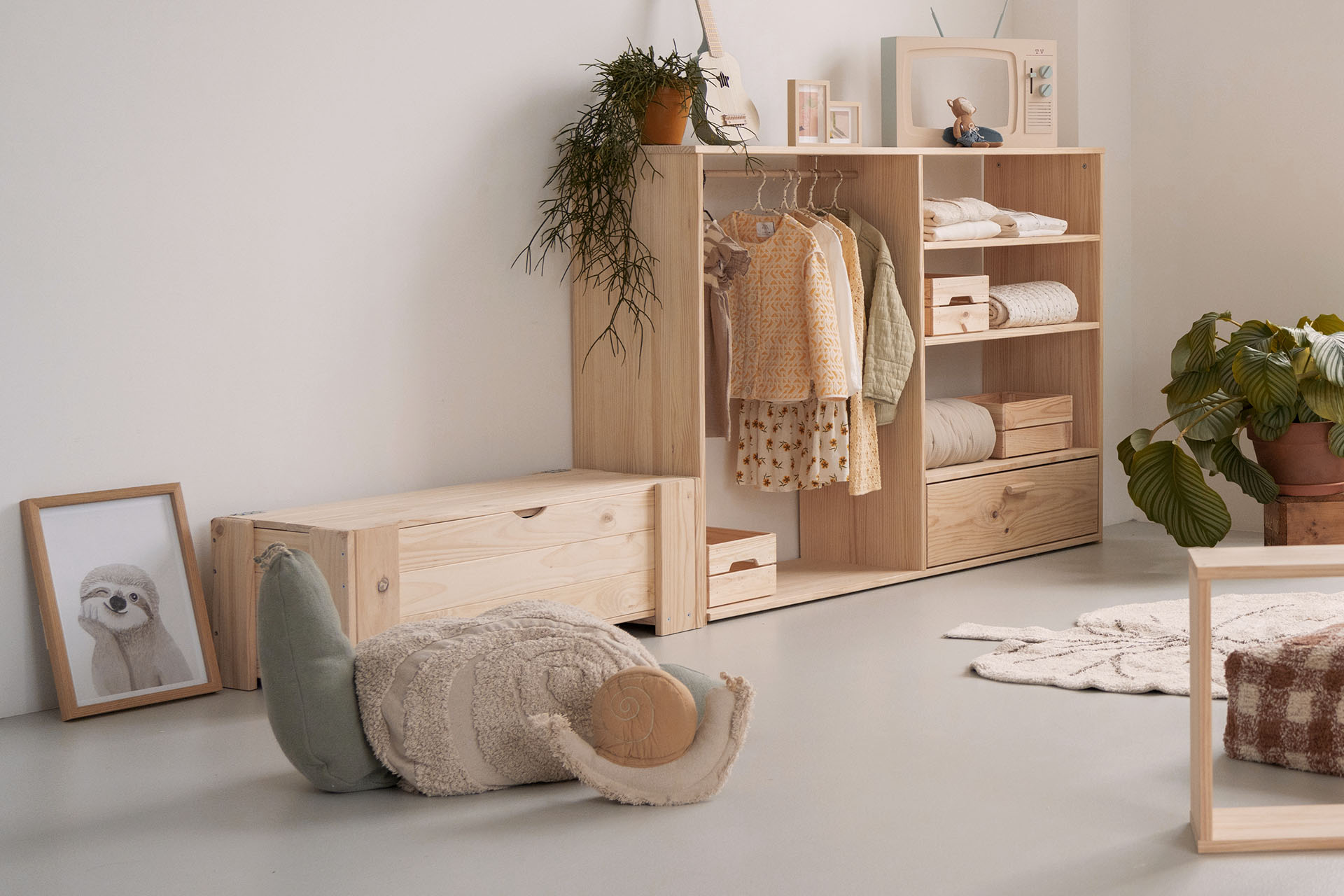 Imagen de ambiente 1 para:Ba&uacute;l de madera de pino