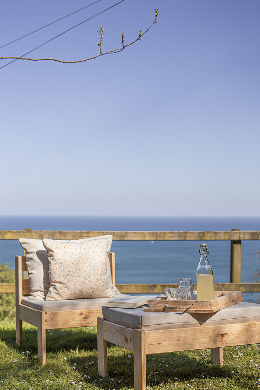 Imagen de ambiente 1 para:Sillones modulares de madera de pino para exterior