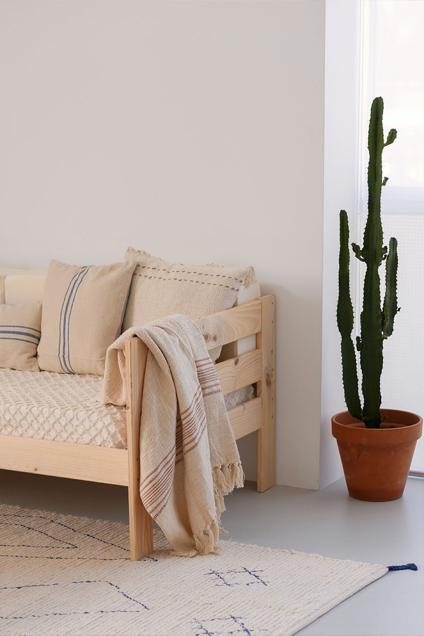 Imagen de ambiente 1 para:Cama sof&aacute; individual de madera de pino
