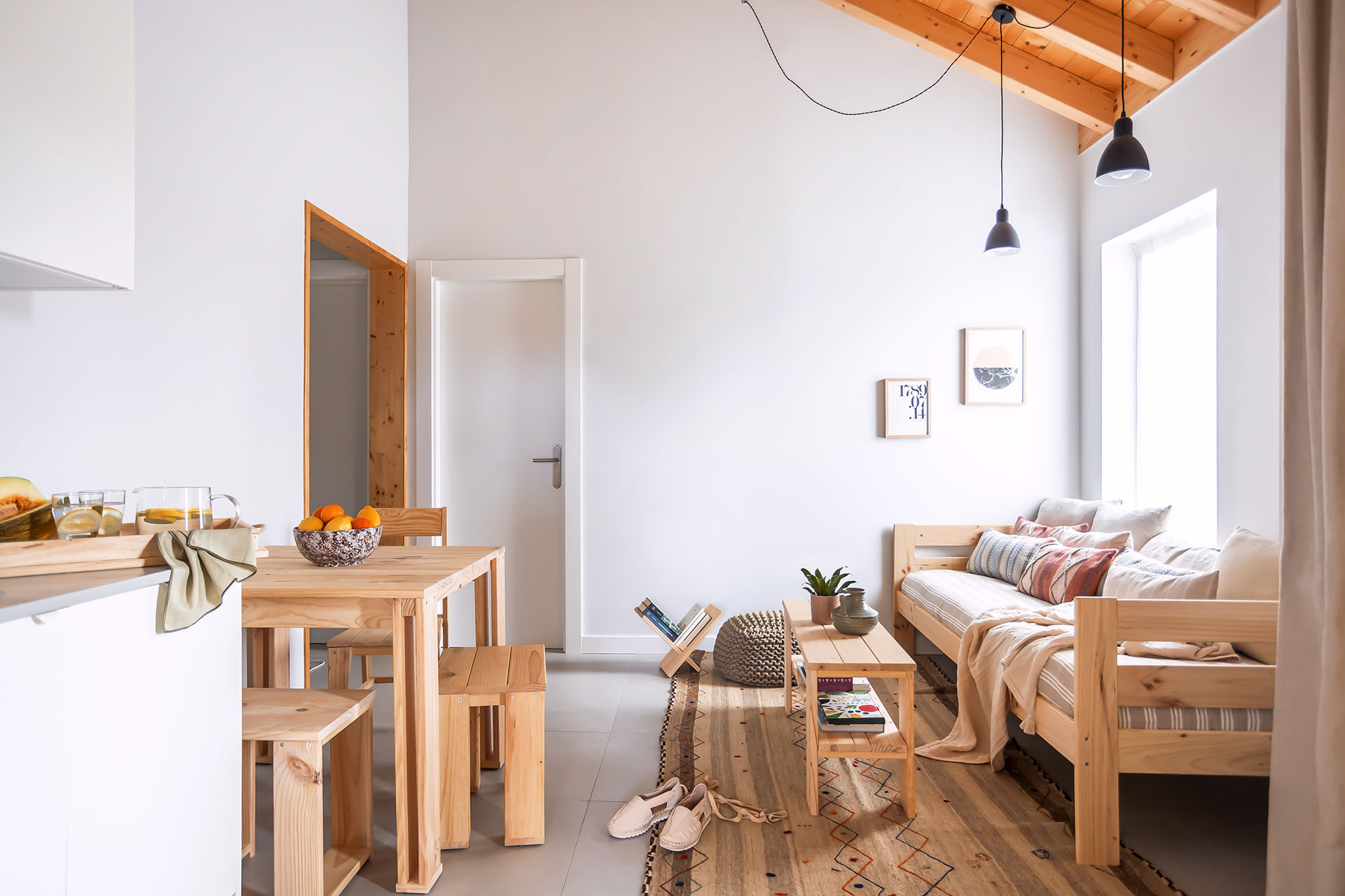 Imagen de ambiente 1 para:Cama sof&aacute; individual de madera de pino
