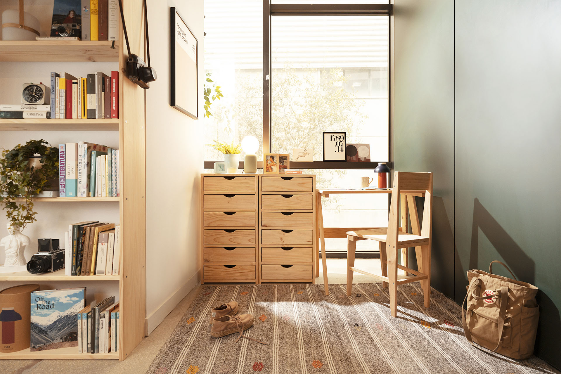 Imagen de ambiente 1 para:Escritorio de madera natural