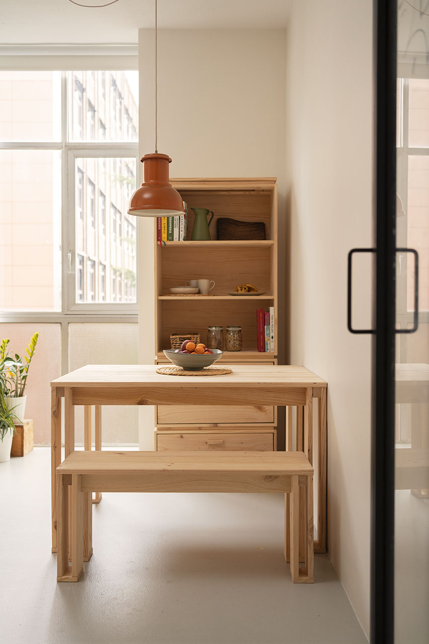Imagen de ambiente 1 para:Mesa de comedor de madera de pino