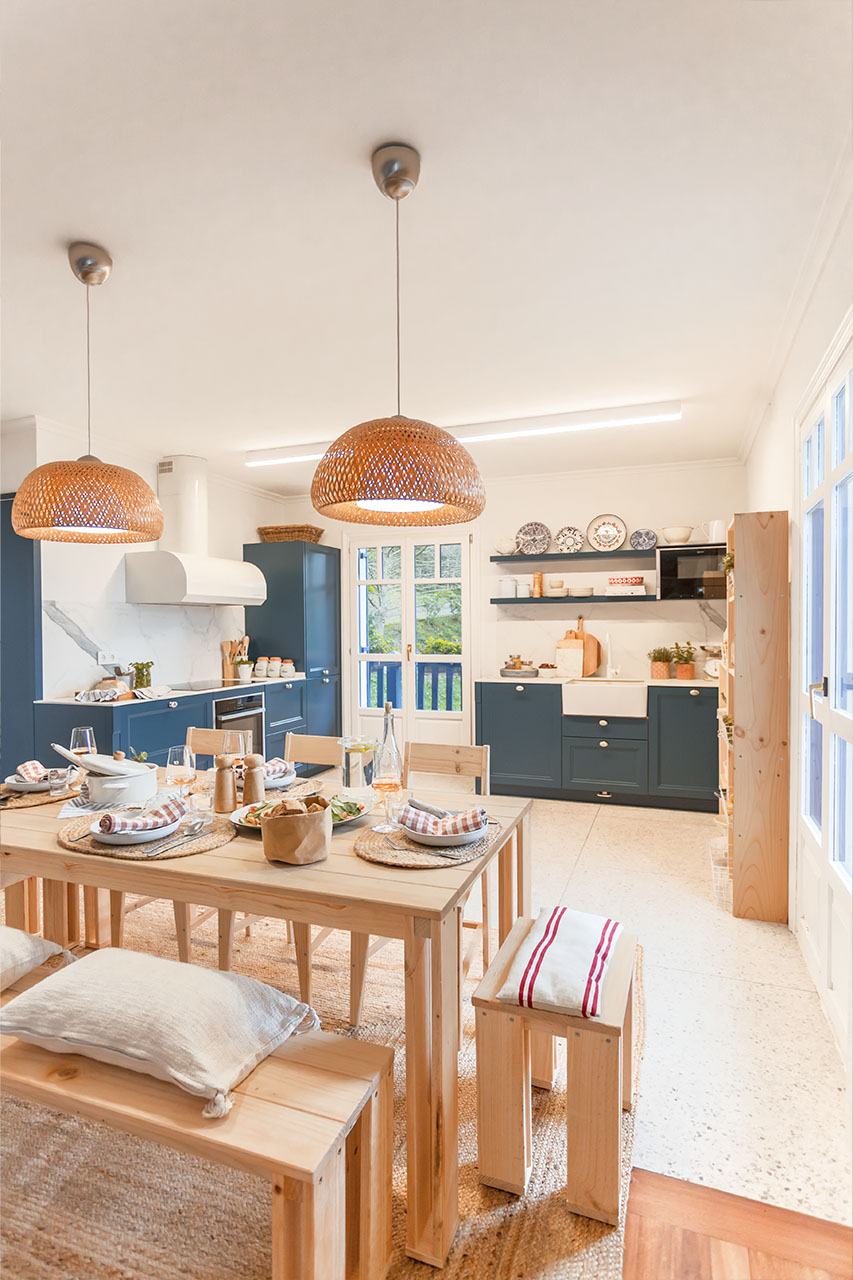 Imagen de ambiente 1 para:Mesa de comedor grande de madera de pino