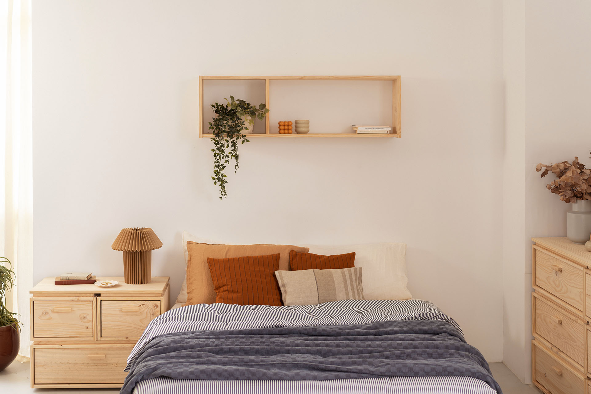 Imagen de ambiente 1 para:Estanter&iacute;a de madera natural