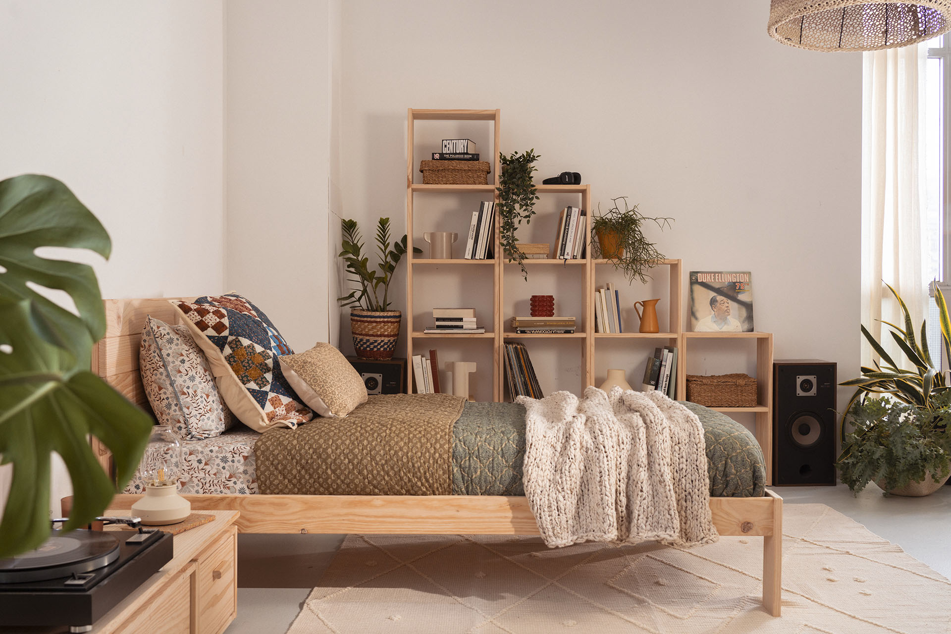Imagen de ambiente 1 para:Estanter&iacute;a cubo de madera