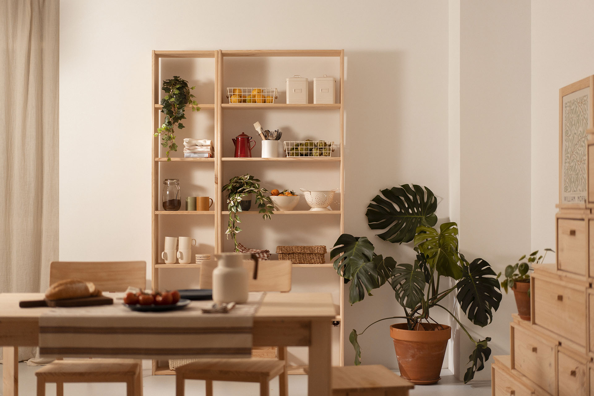 Imagen de ambiente 1 para:Estanter&iacute;a de madera natural