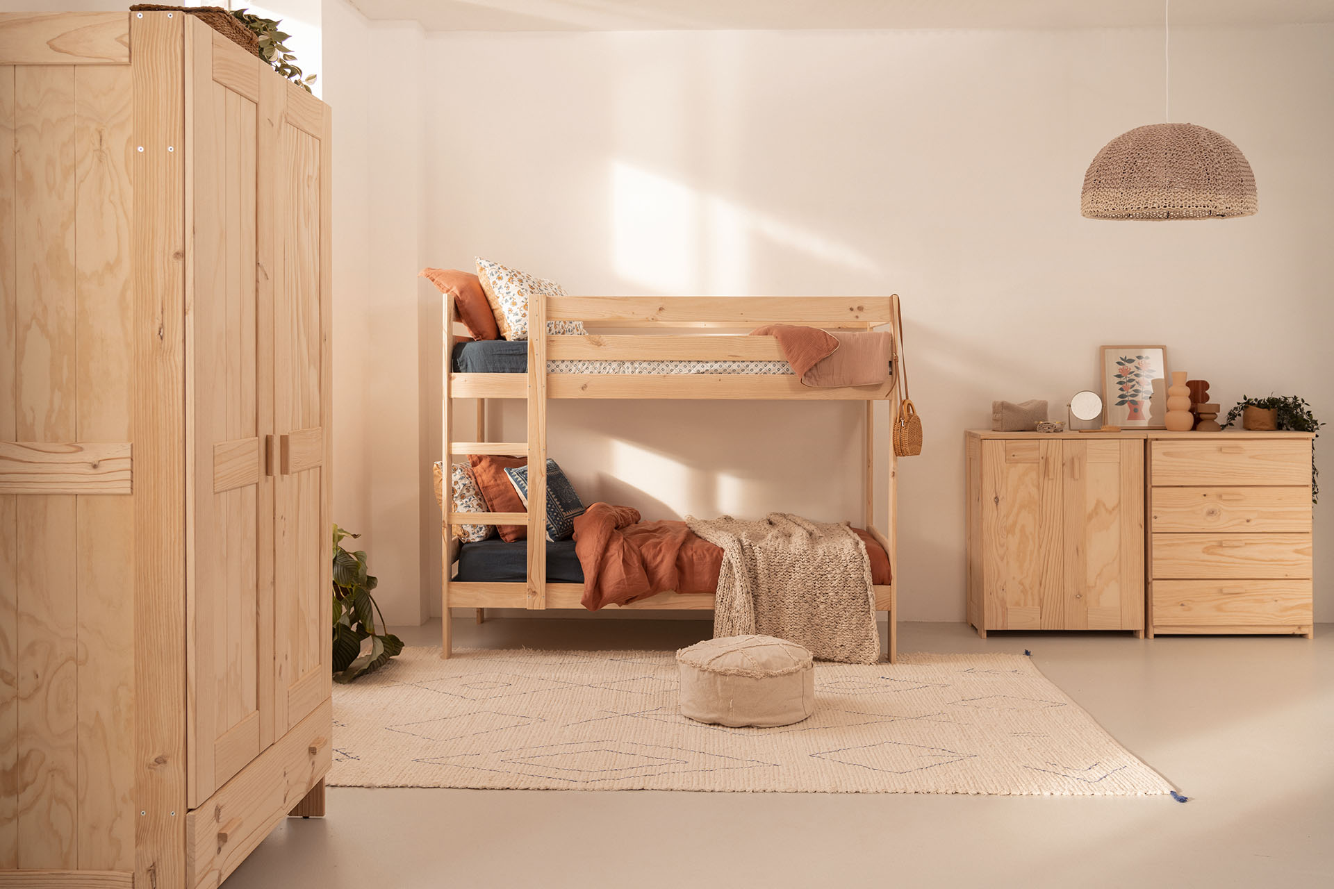 Imagen de ambiente 1 para:Litera de madera de pino