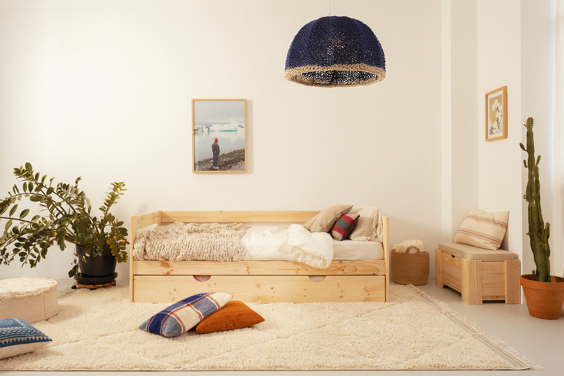 Imagen de ambiente 1 para:Cama sof&aacute; con nido de madera de pino