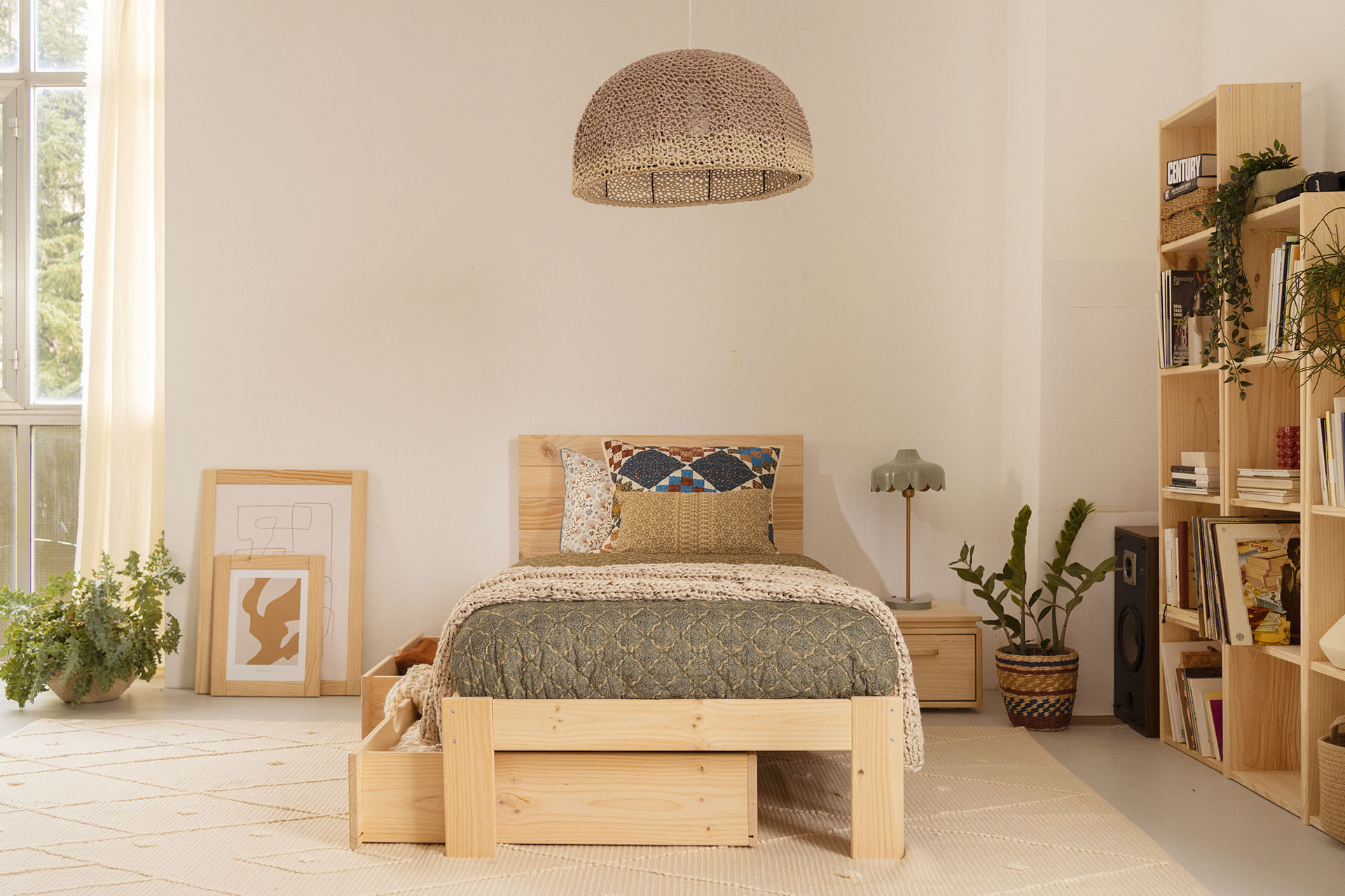 Imagen de ambiente 1 para:Cama individual de madera de pino con almacenaje