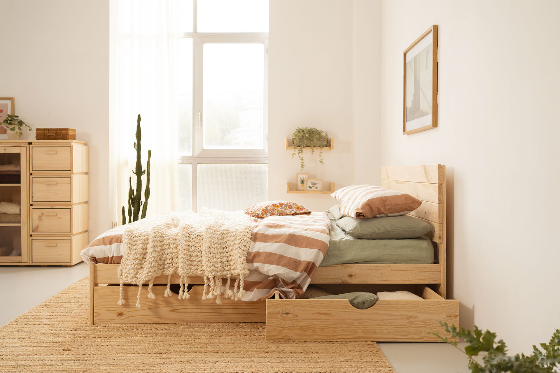 Imagen de ambiente 1 para:Cama doble de madera de pino con almacenaje