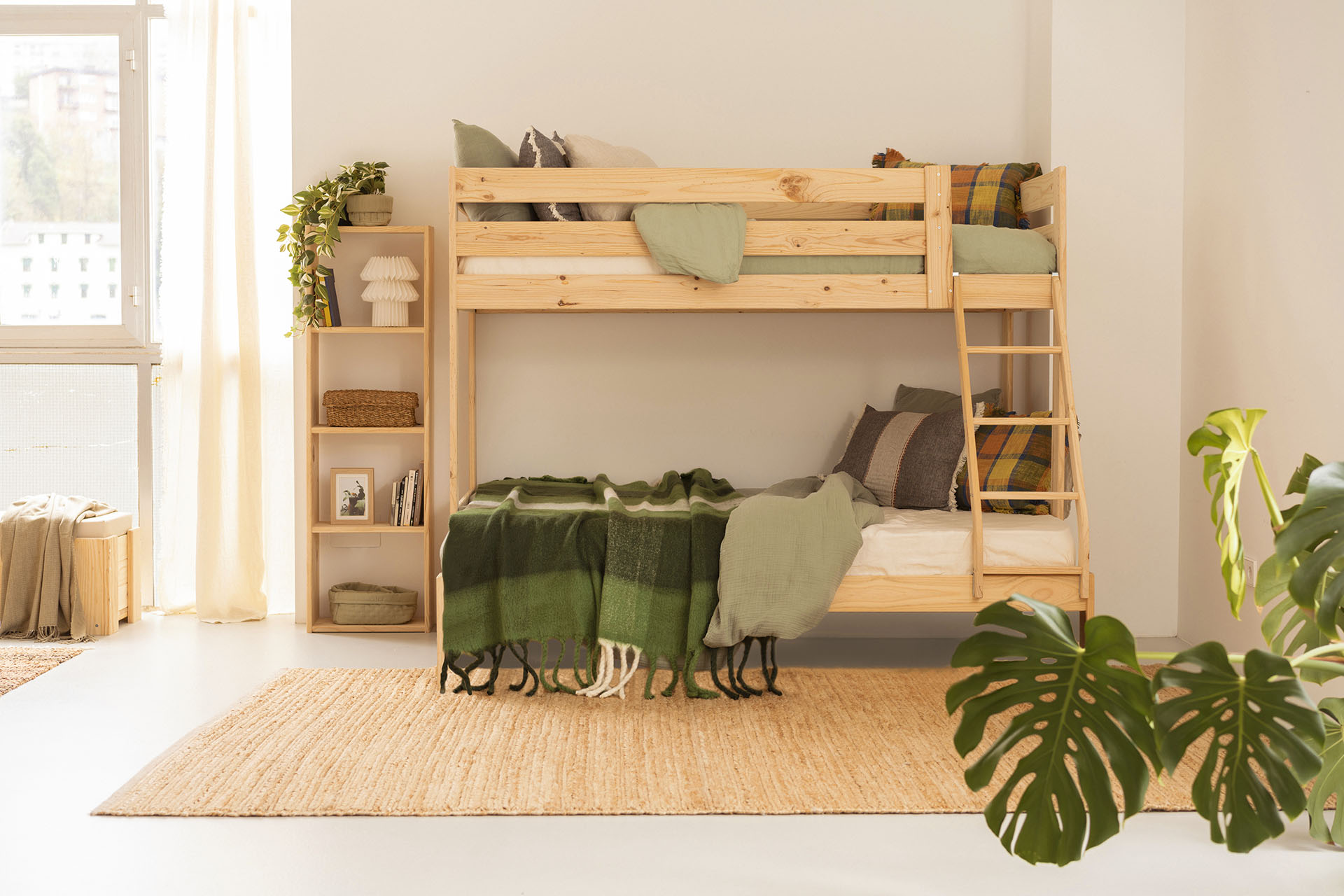 Imagen de ambiente 1 para:Litera triple de madera