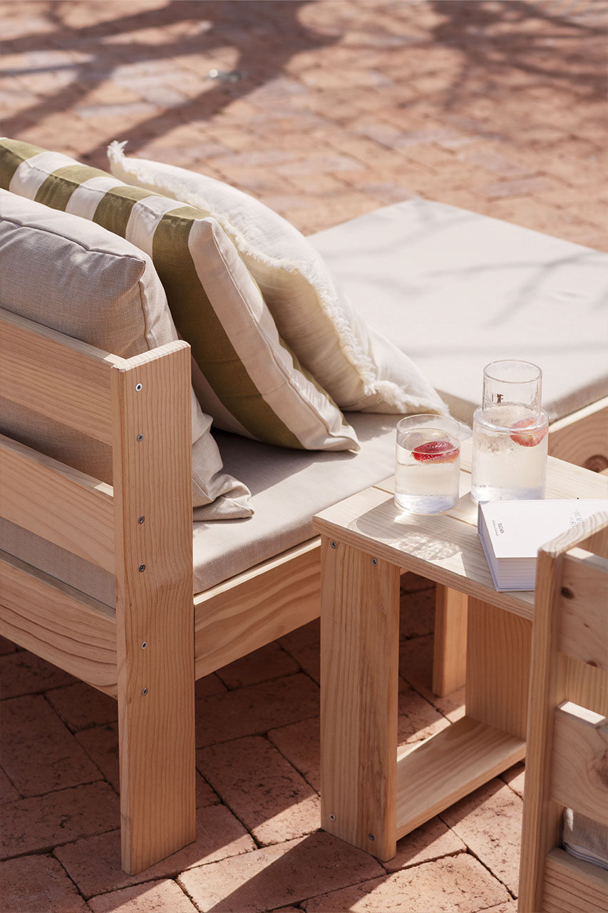 Imagen de ambiente 1 para:Sillones modulares de madera de pino para exterior