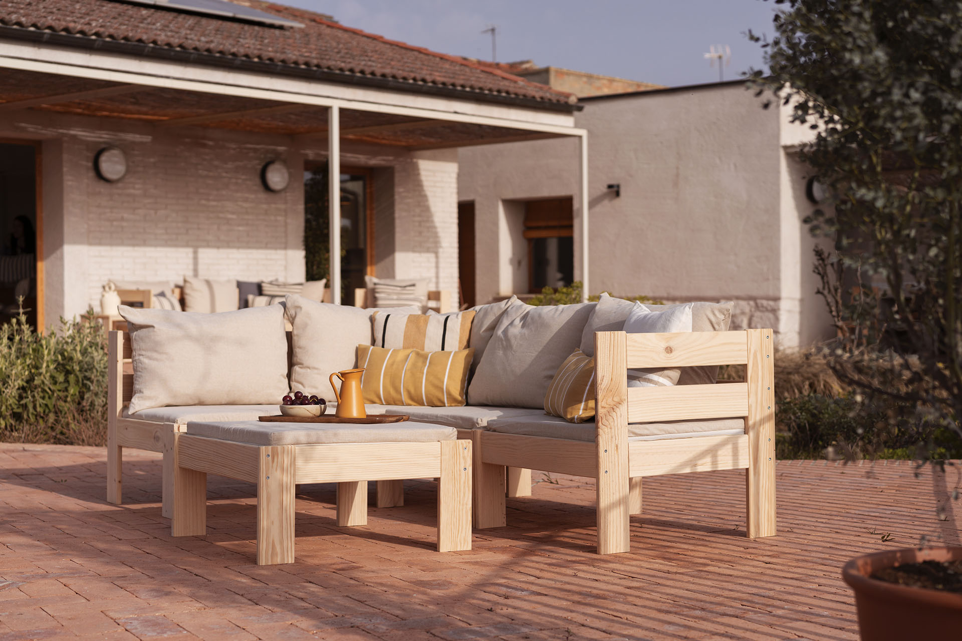 Imagen de ambiente 1 para:Sillones de madera de pino para exterior