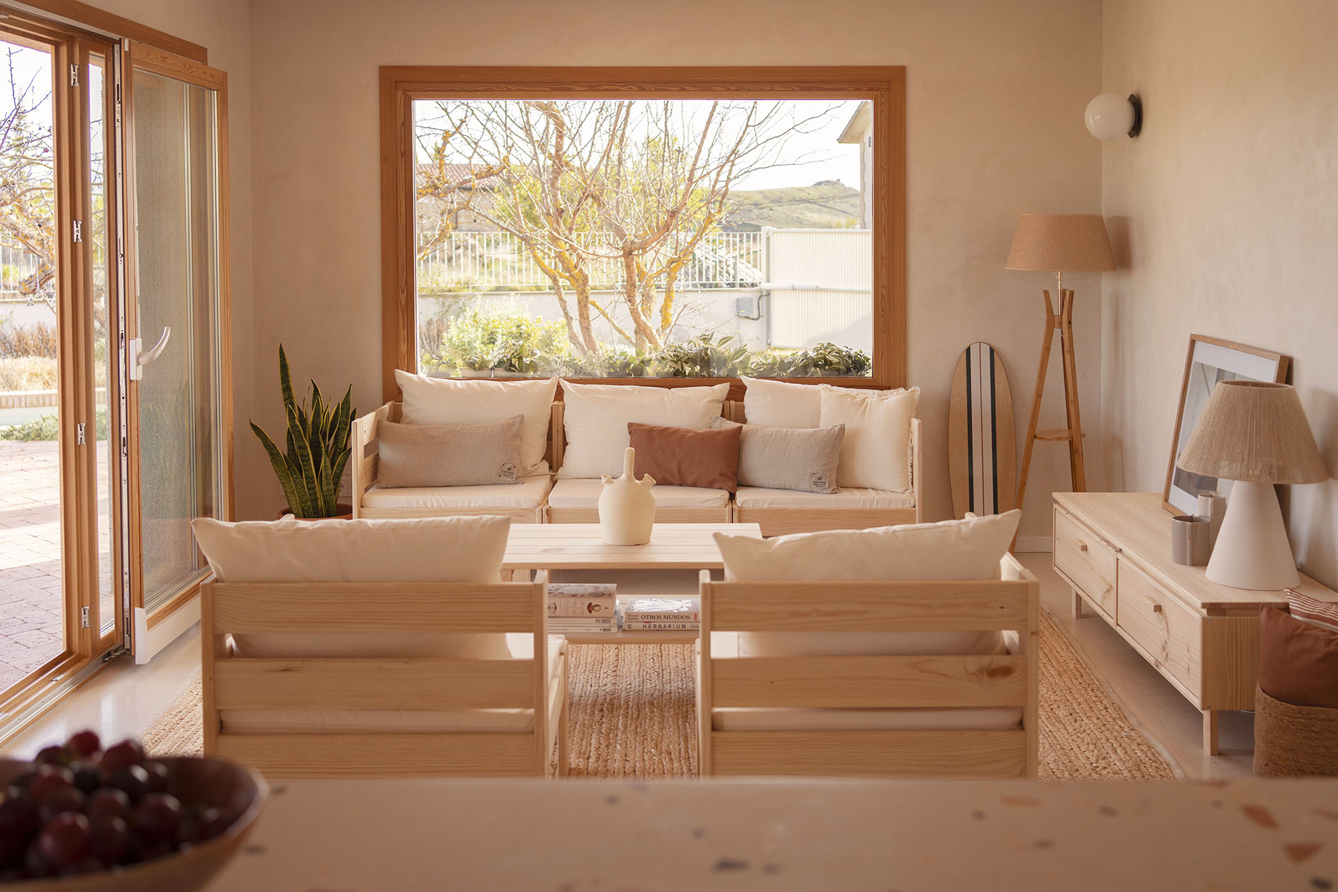 Imagen de ambiente 1 para:Sill&oacute;n de madera natural