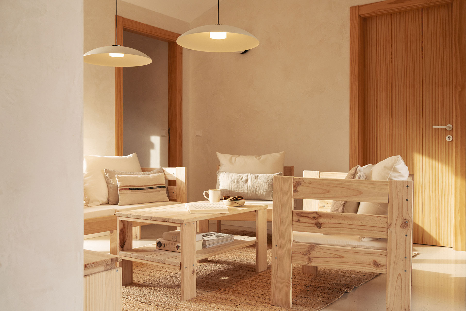 Imagen de ambiente 1 para:Sill&oacute;n de madera natural