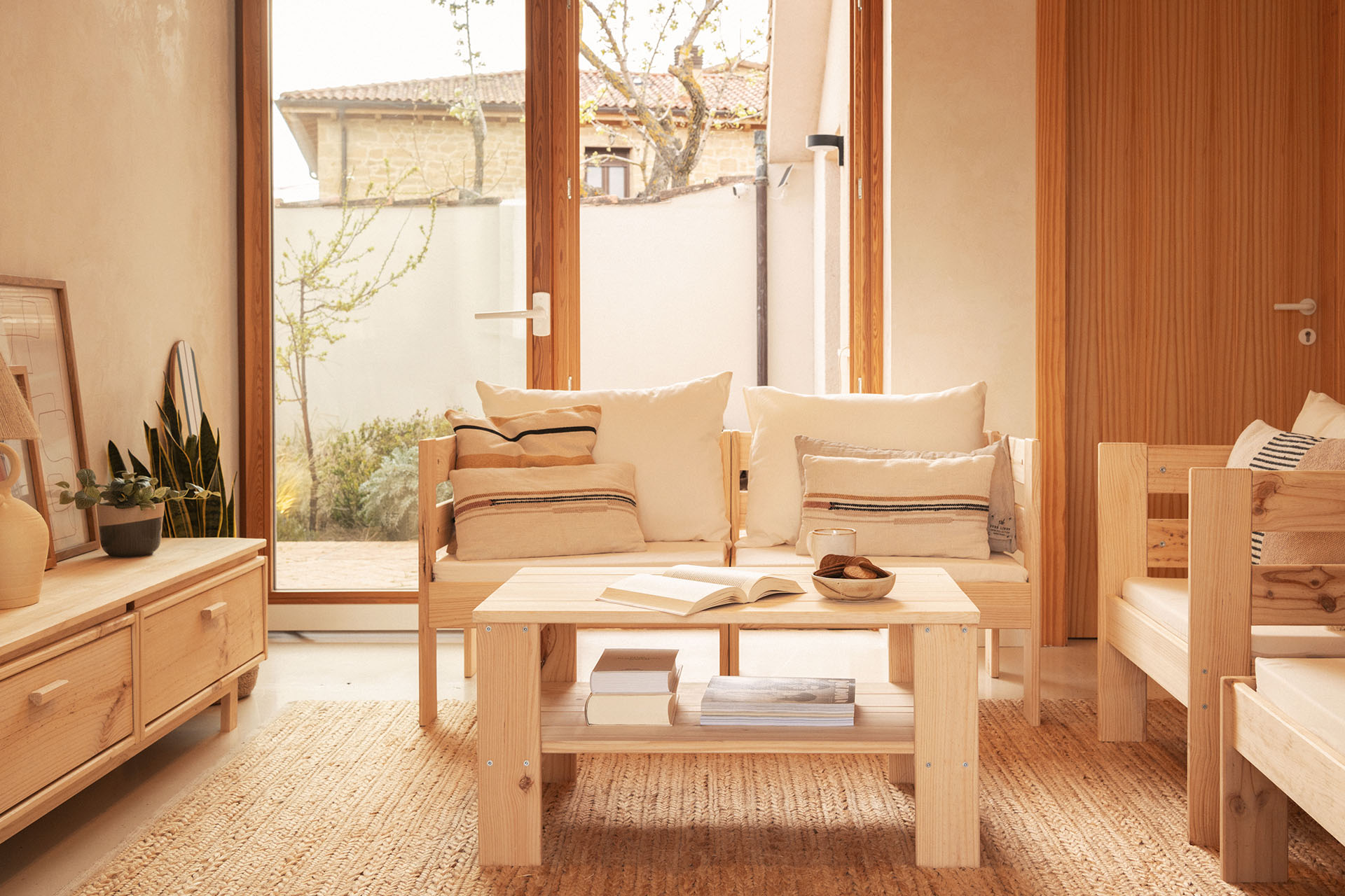 Imagen de ambiente 1 para:Conjunto sof&aacute; de madera natural