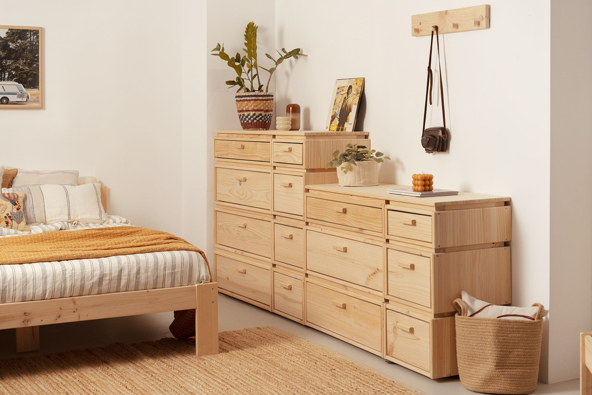 Imagen de ambiente 1 para:C&oacute;moda de dormitorio de madera natural