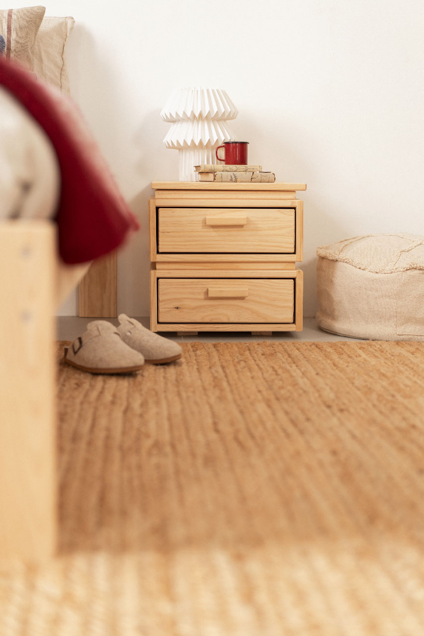 Imagen de ambiente 1 para:Mesita de noche de madera natural