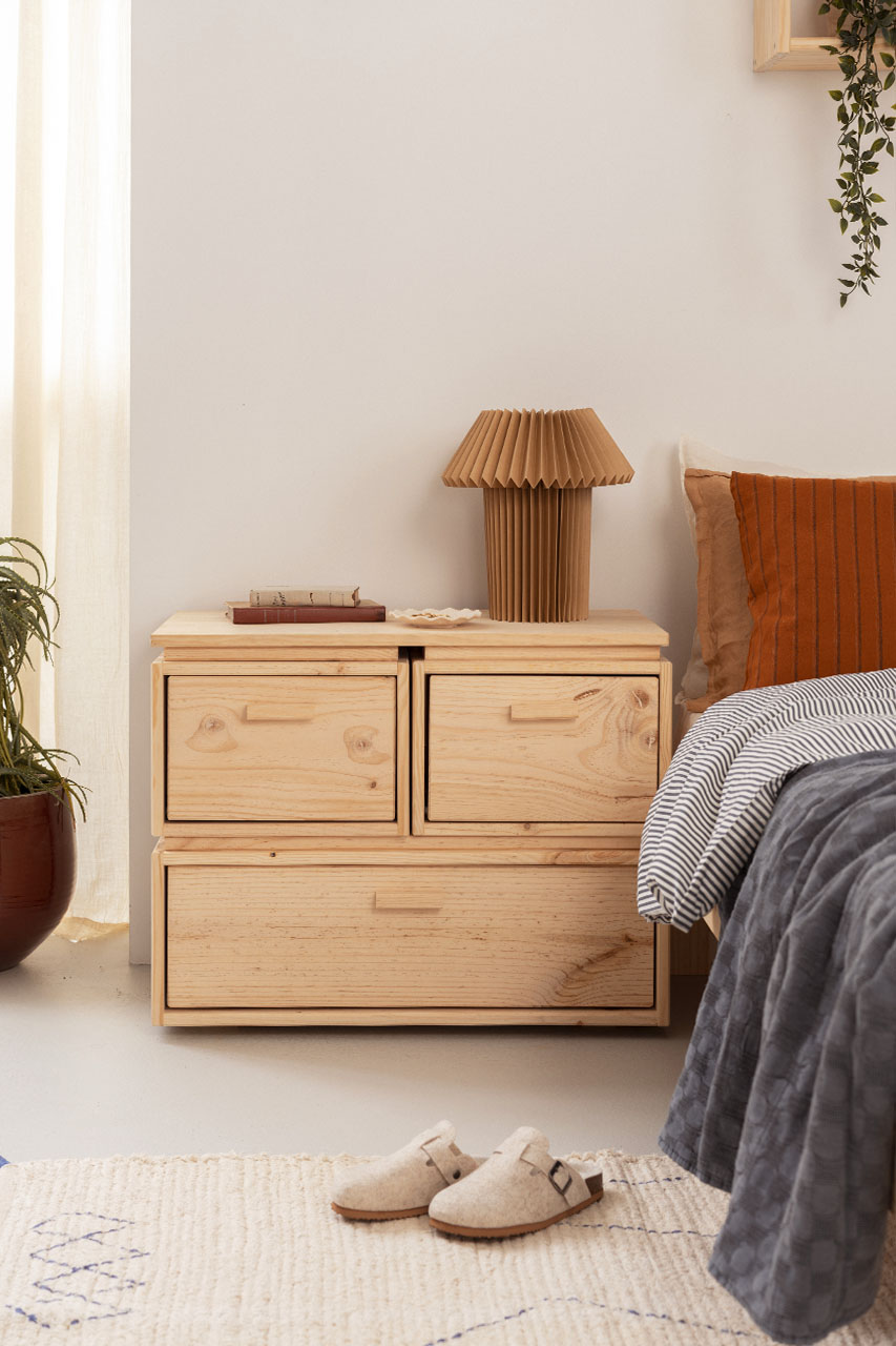 Imagen de ambiente 1 para:Mesita de noche de madera