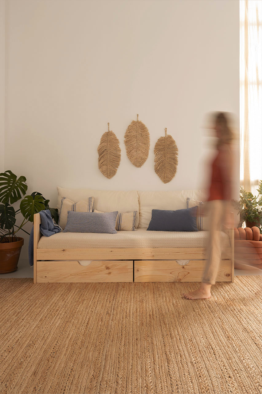 Imagen de ambiente 1 para:Div&aacute;n de madera con cajones