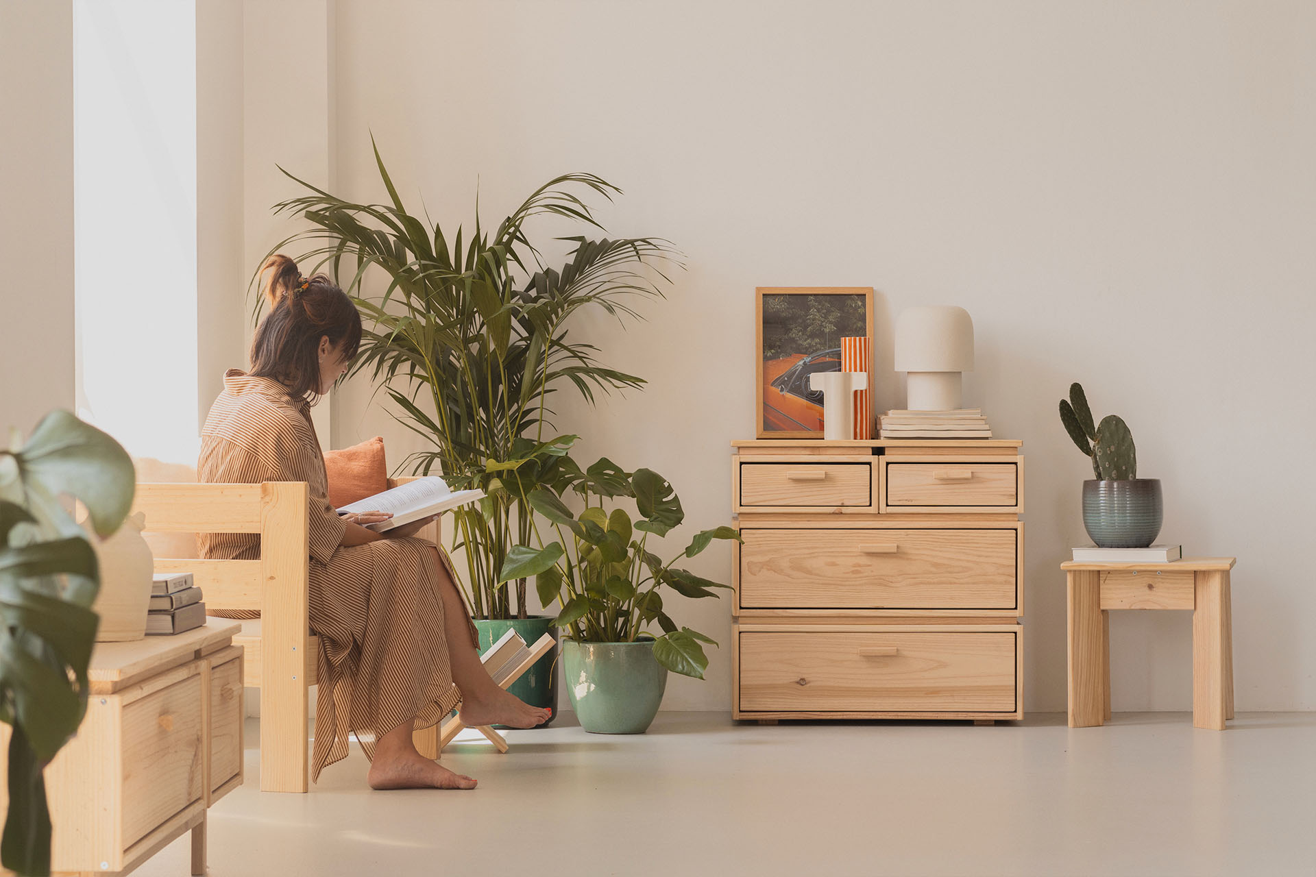 Imagen de ambiente 1 para:Cajonera de madera natural