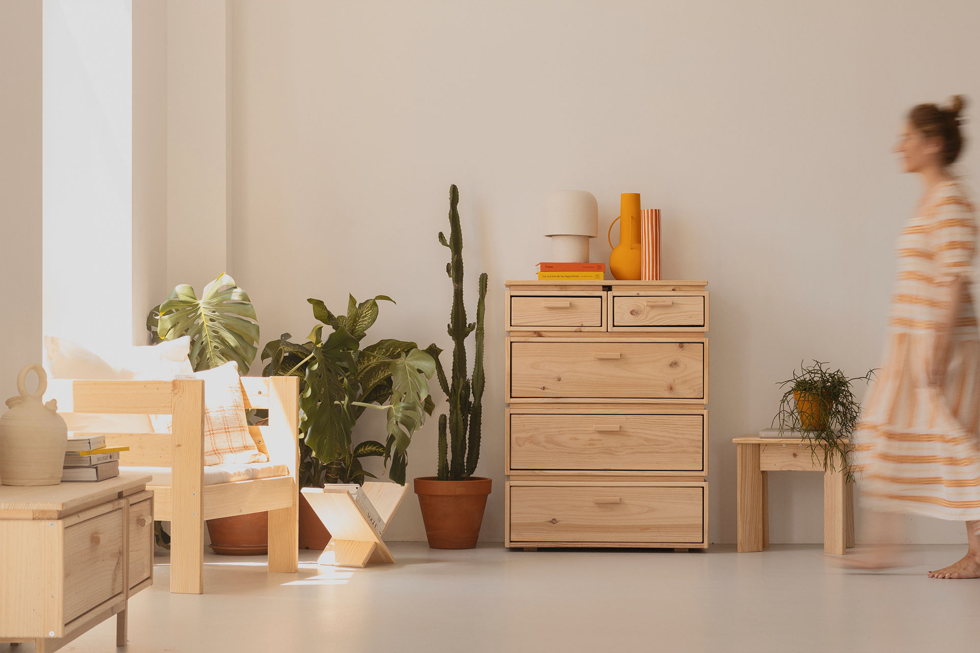 Imagen de ambiente 1 para:Cajonera alta de madera maciza