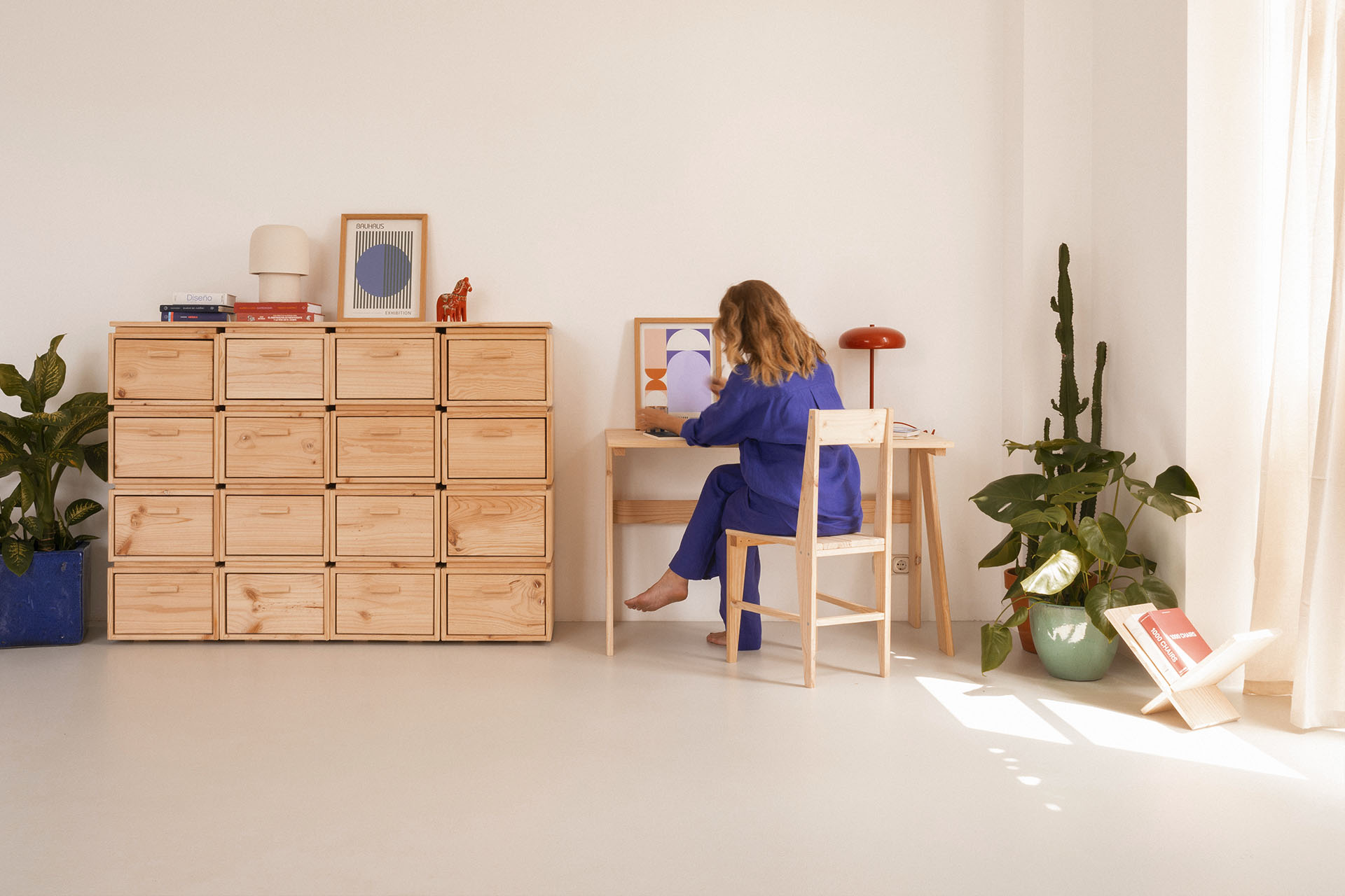 Imagen de ambiente 1 para:Mesa de escritorio de madera de pino
