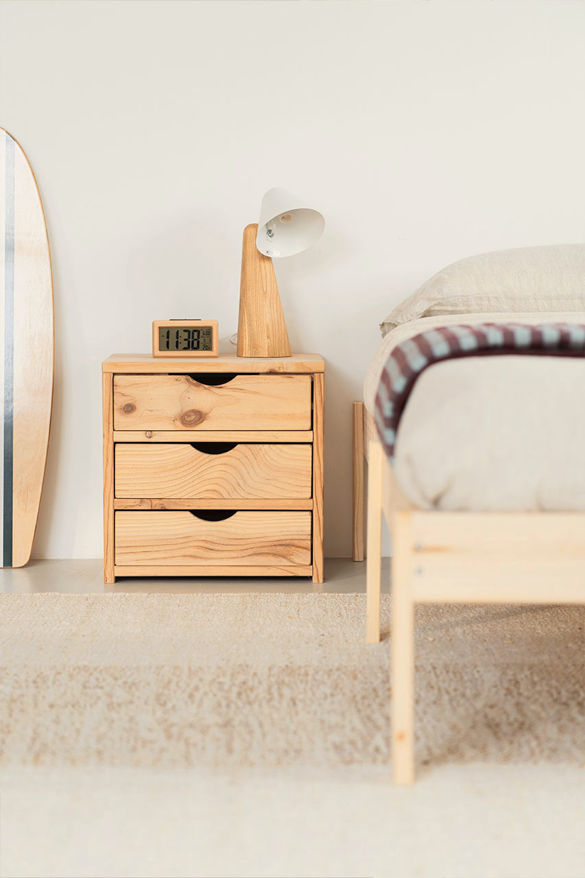 Imagen de ambiente 1 para:Mesita de noche de madera natural