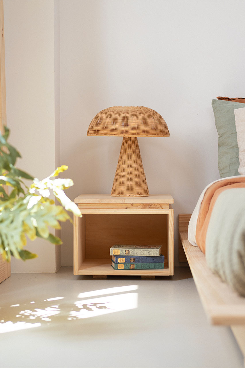 Imagen de ambiente 1 para:Mesita de noche peque&ntilde;a de madera natural