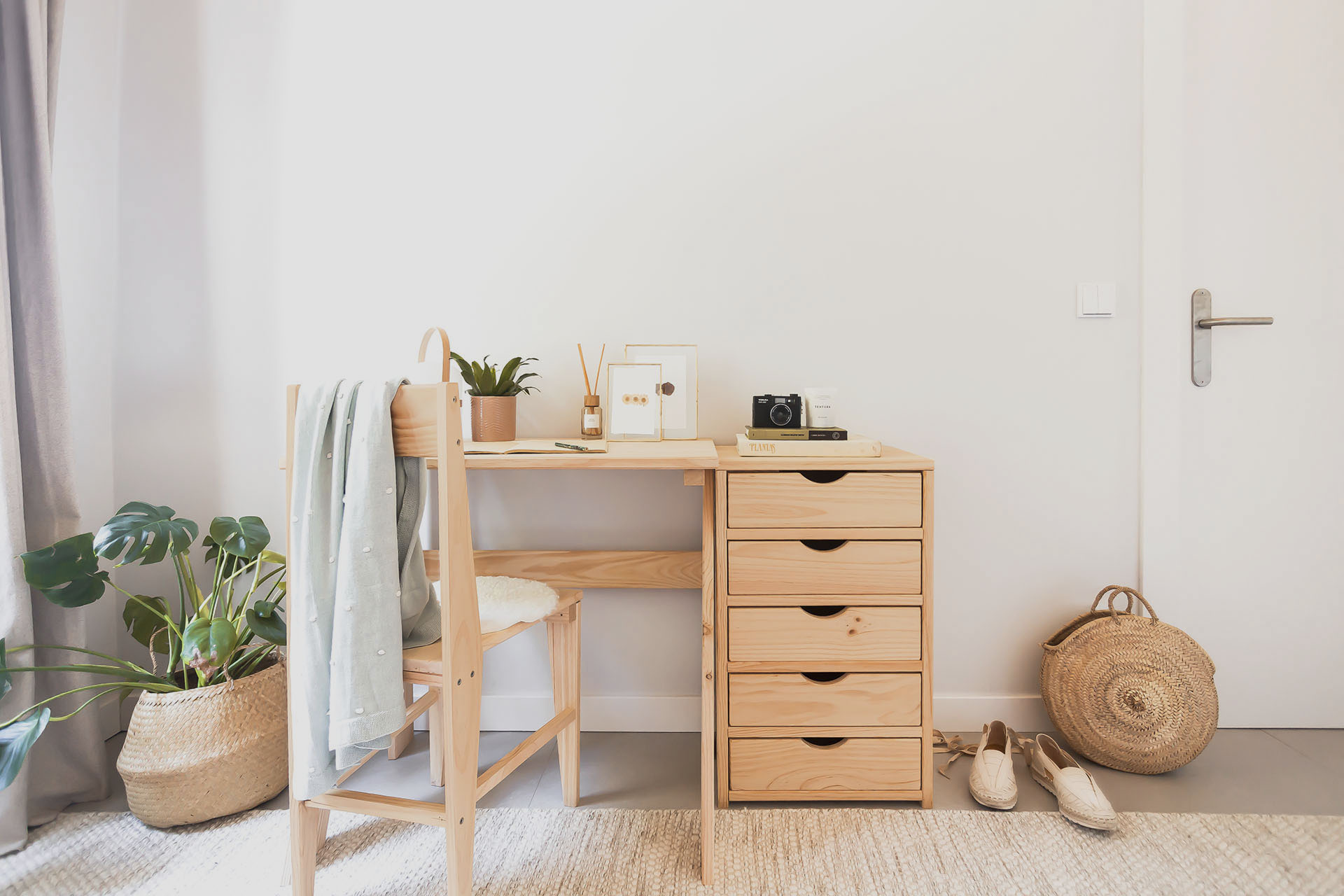 Imagen de ambiente 1 para:Cajonera alta de madera