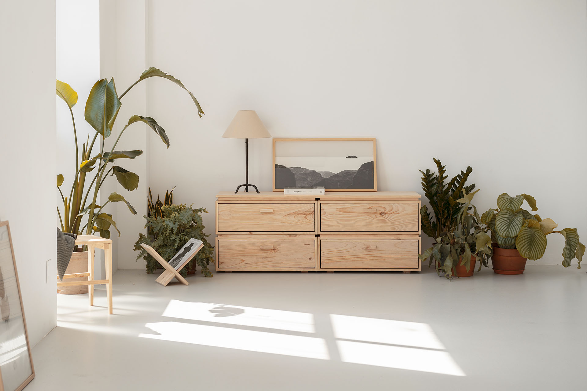 Imagen de ambiente 1 para:C&oacute;moda modular de madera de pino