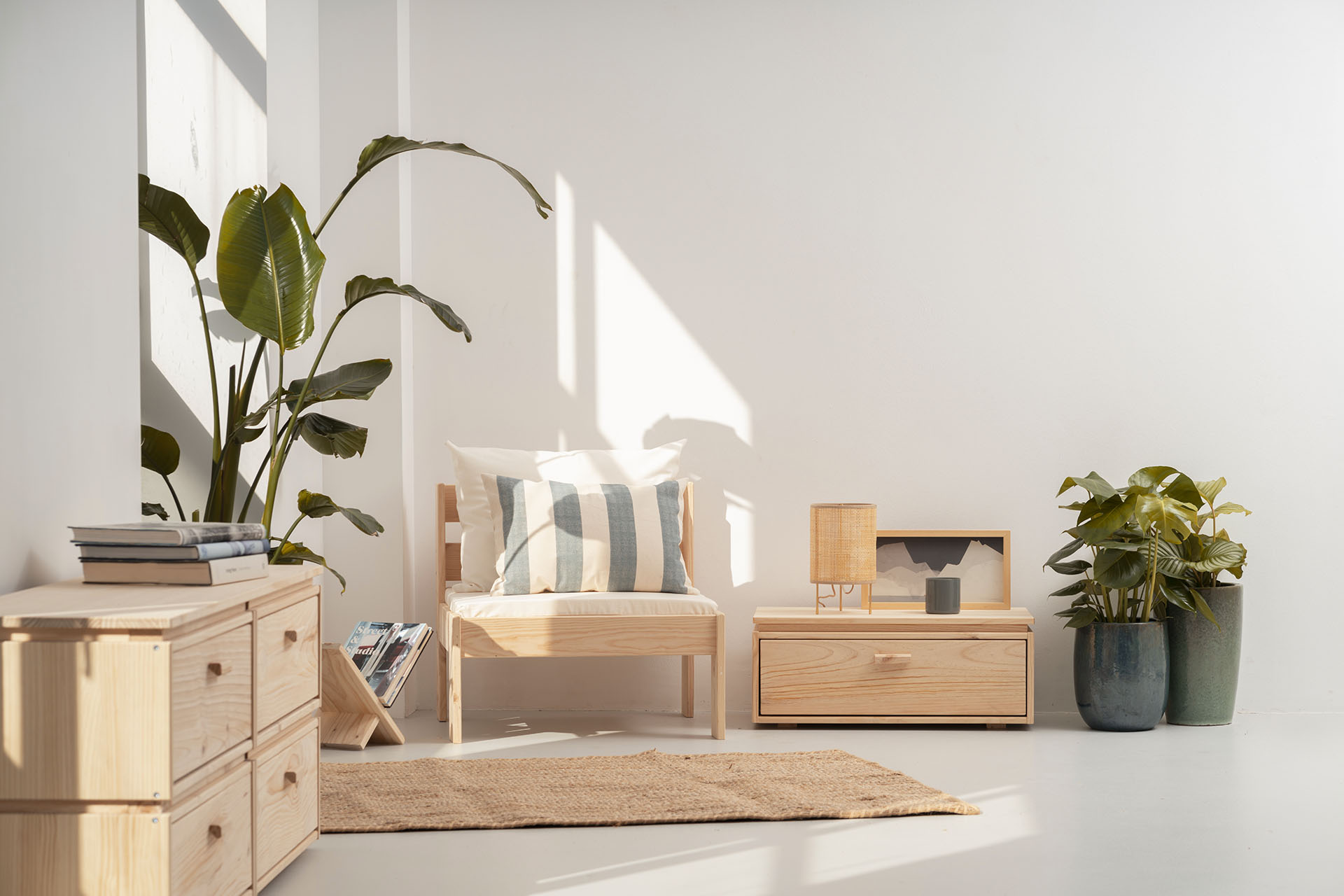 Imagen de ambiente 1 para:Mesita de noche de madera de pino