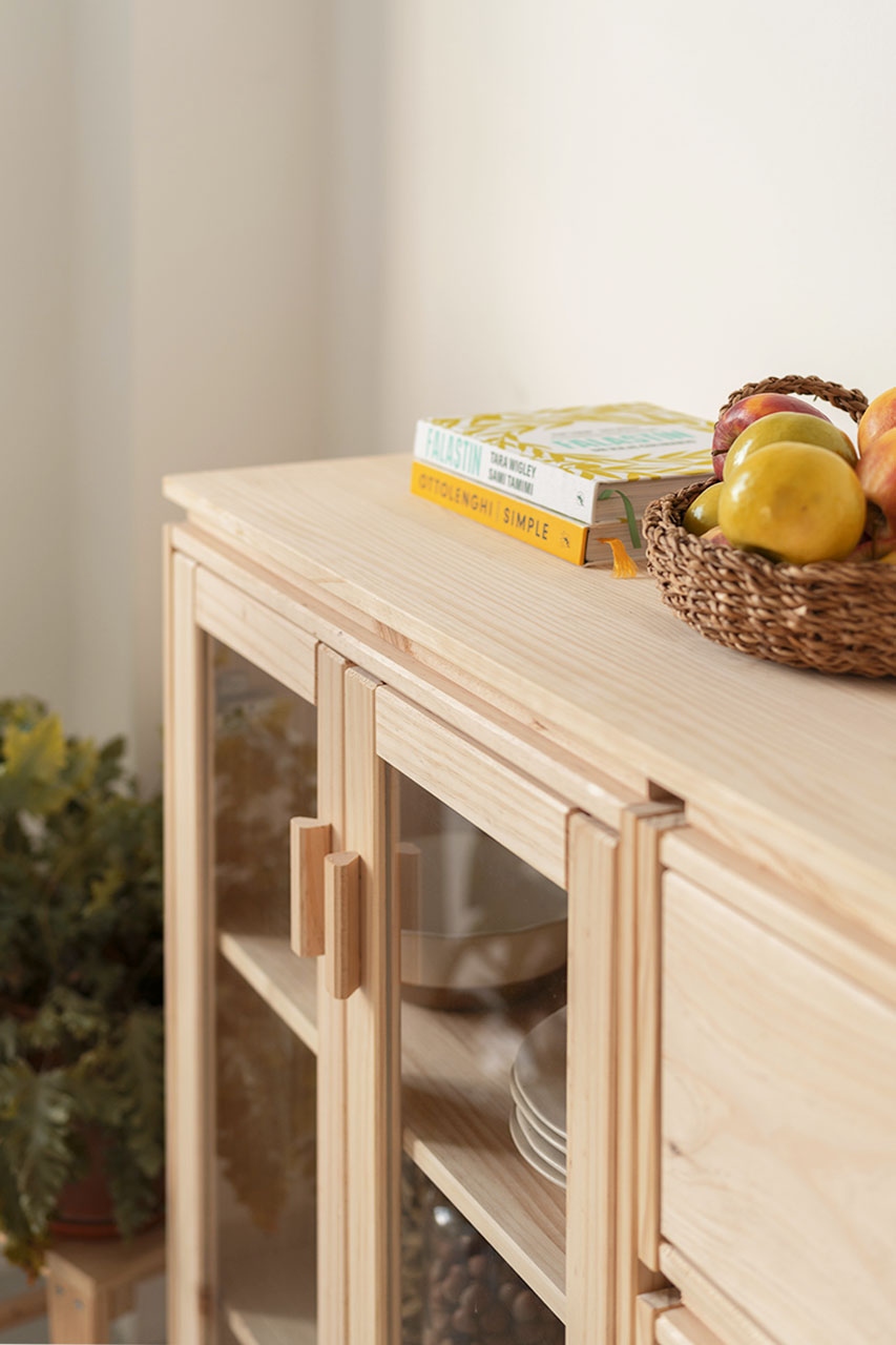 Imagen de ambiente 2 para:Vitrina modular de madera maciza