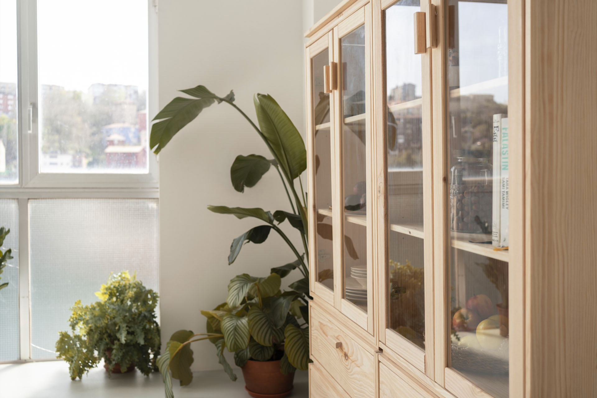 Imagen de ambiente 2 para:Vitrina modular de madera natural