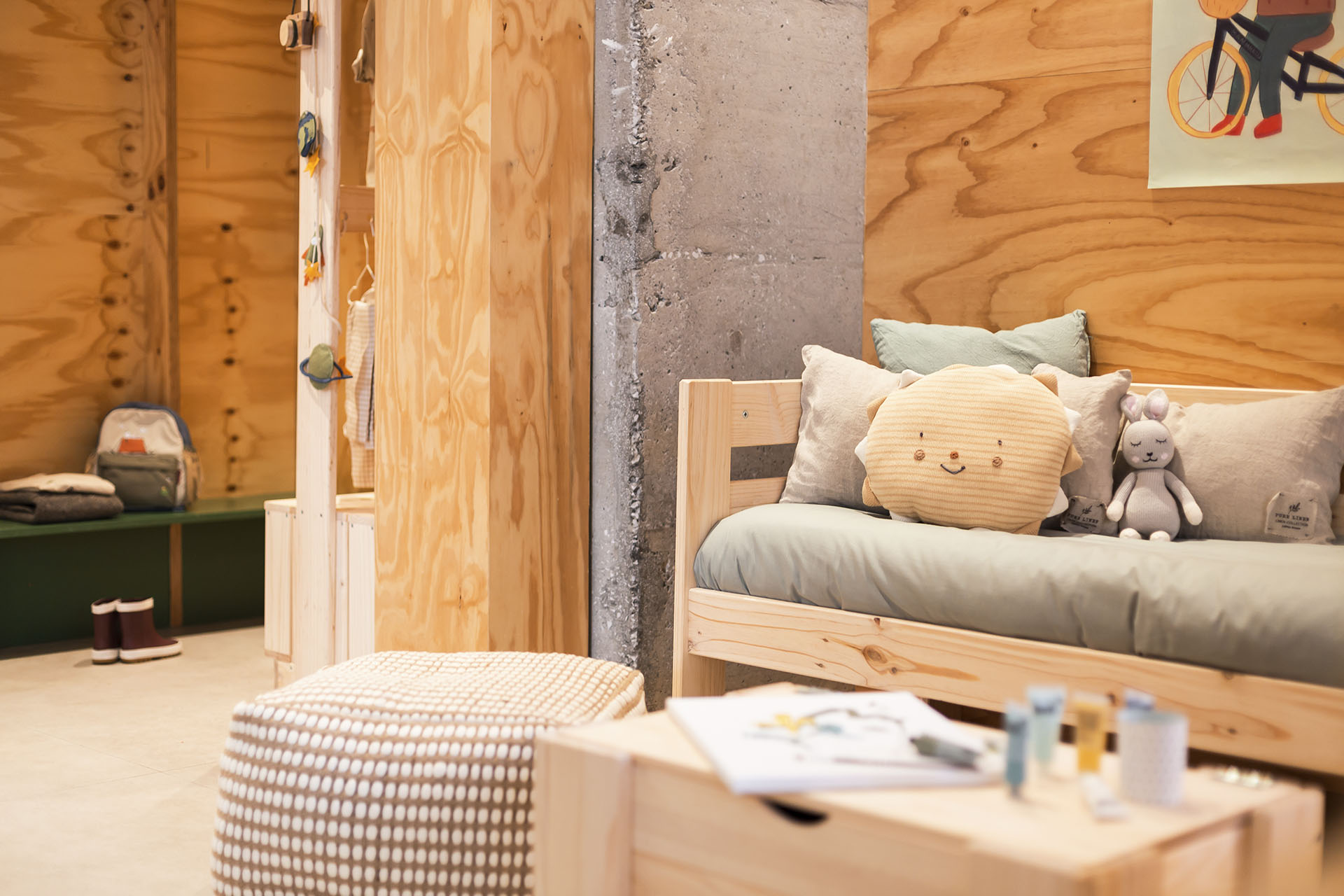 Imagen de ambiente 2 para:Cama sof&aacute; infantil de madera natural