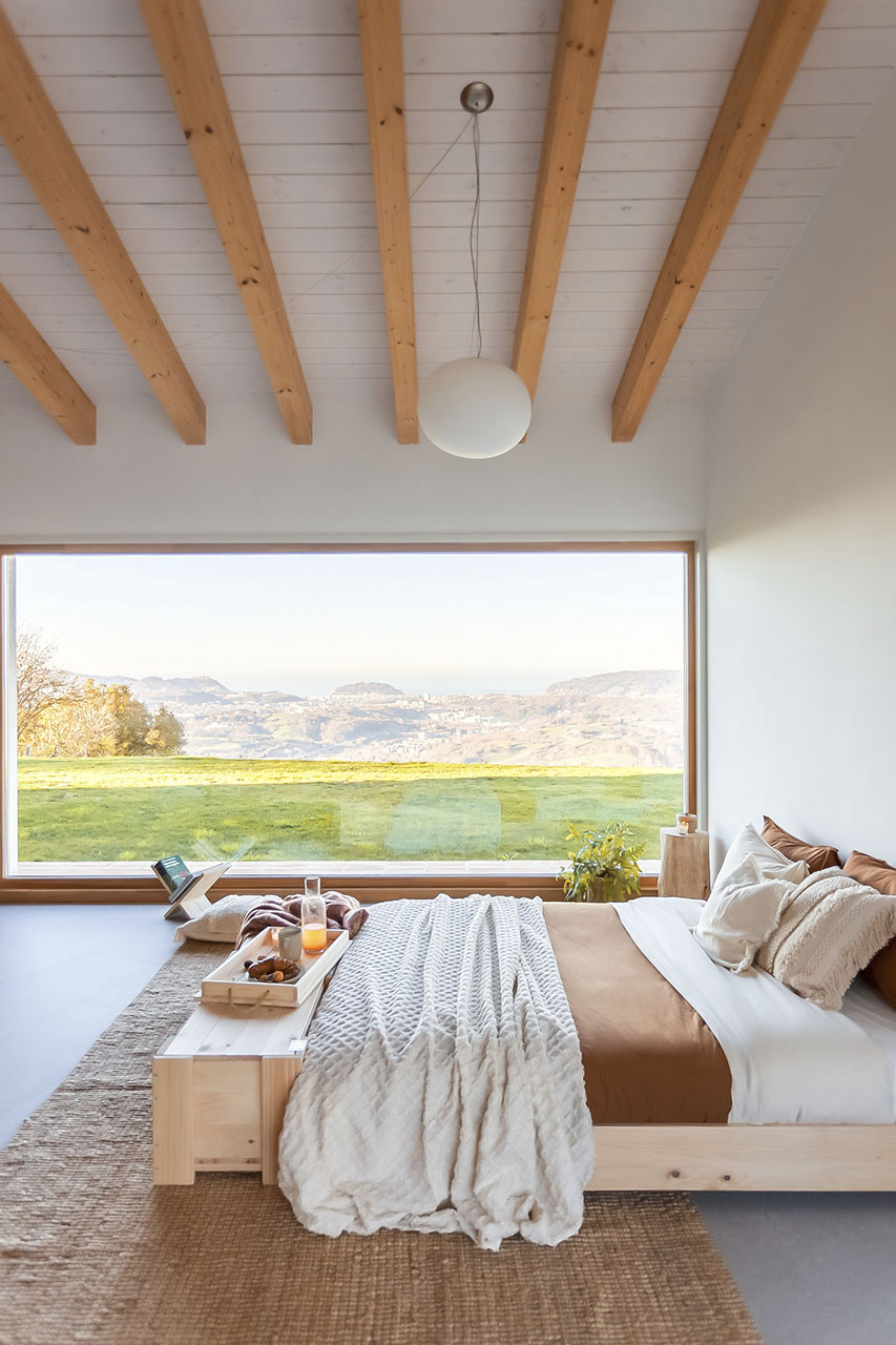 Imagen de ambiente 2 para:Cama a ras de suelo de madera natural