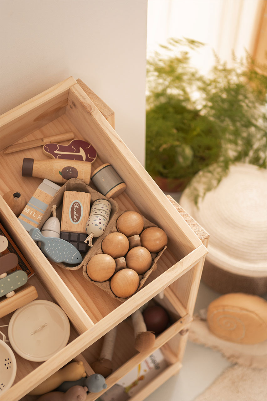 Imagen de ambiente 2 para:Mueble organizador Montessori de madera natural