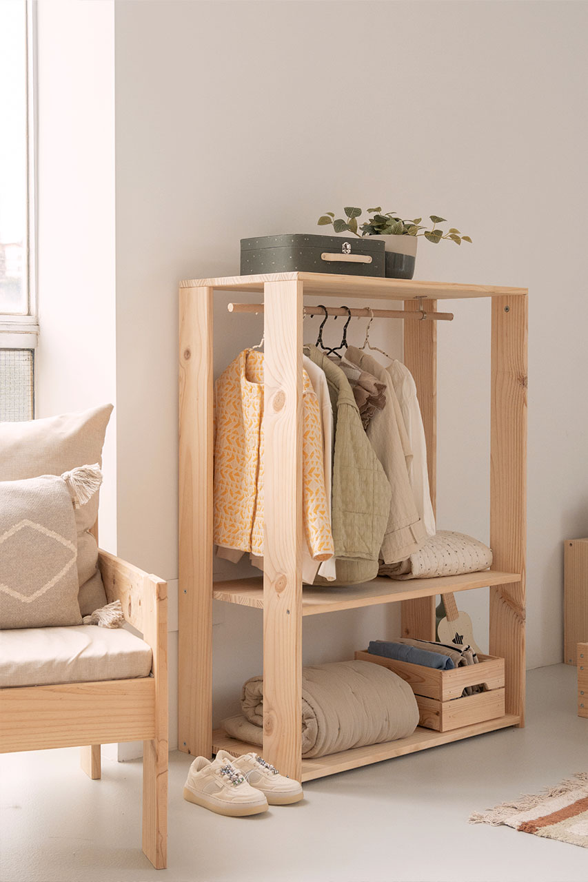 Imagen de ambiente 2 para:Armario Montessori de madera natural